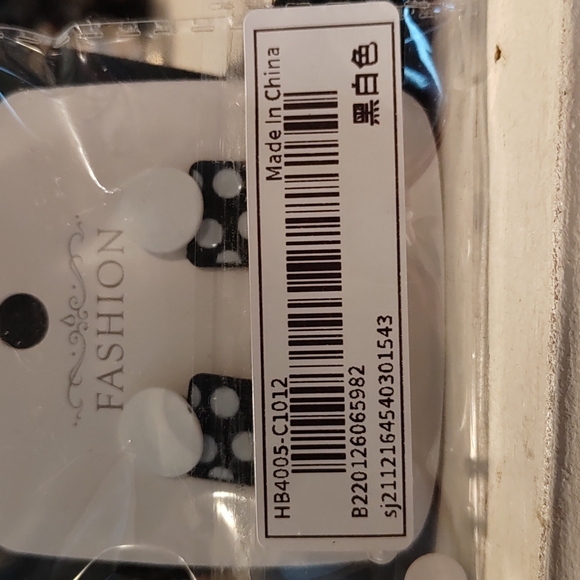 Shein 1 inch black and white button polka dot earrings - Picture 5 of 5